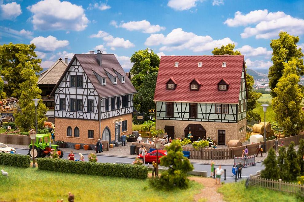 Fachwerkhaus mit Wirtschaftsgebäude