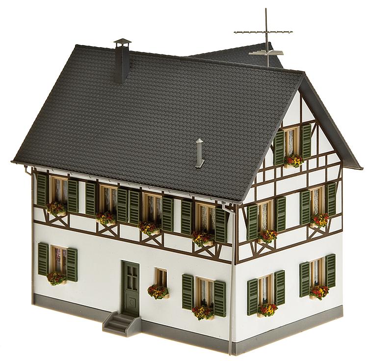 H0-Zweifamilienhaus mit Fachwerk
