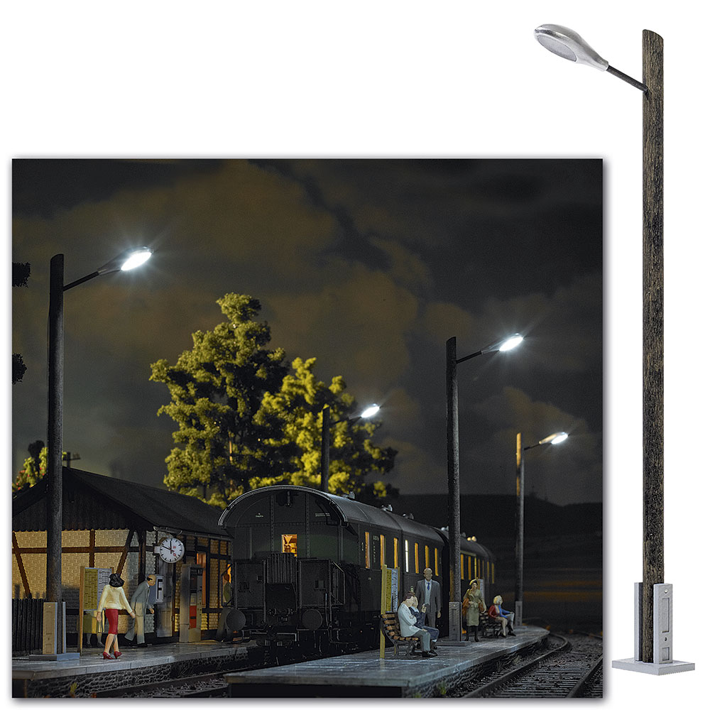 0-Lampe mit Holzmast