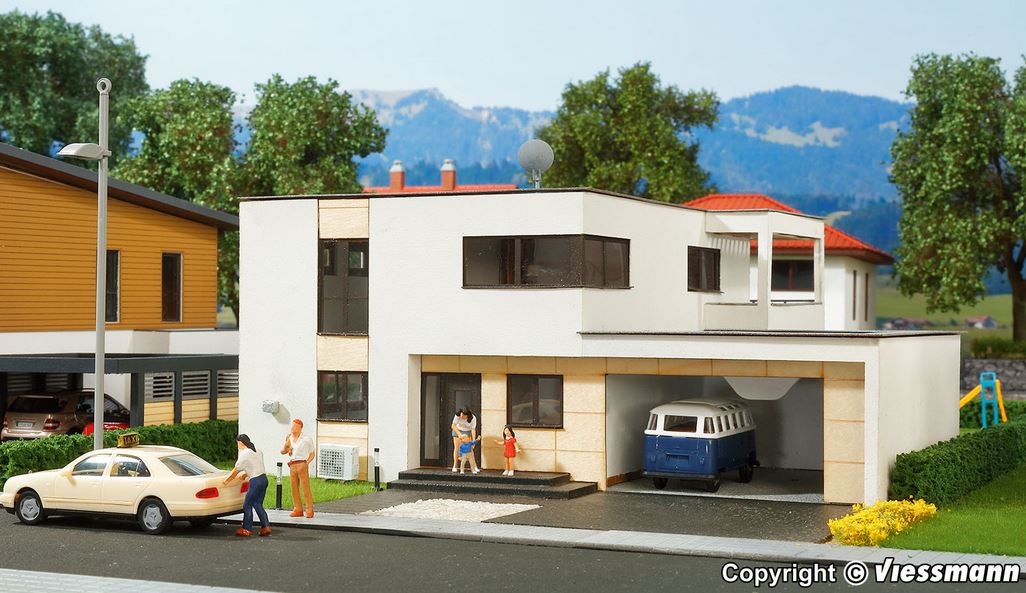 H0-Kubushaus Anna mit Balkon