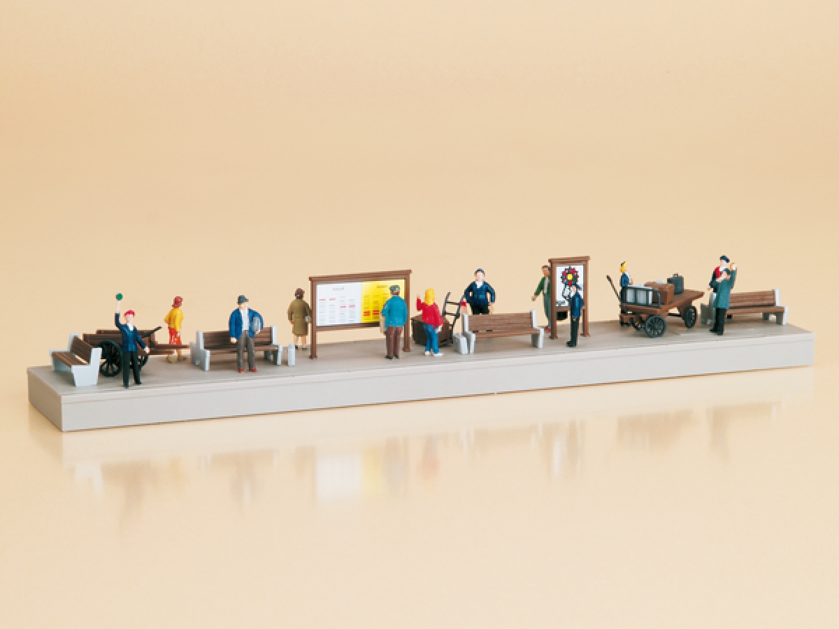 H0-Bahnsteigausstattung mit Figuren