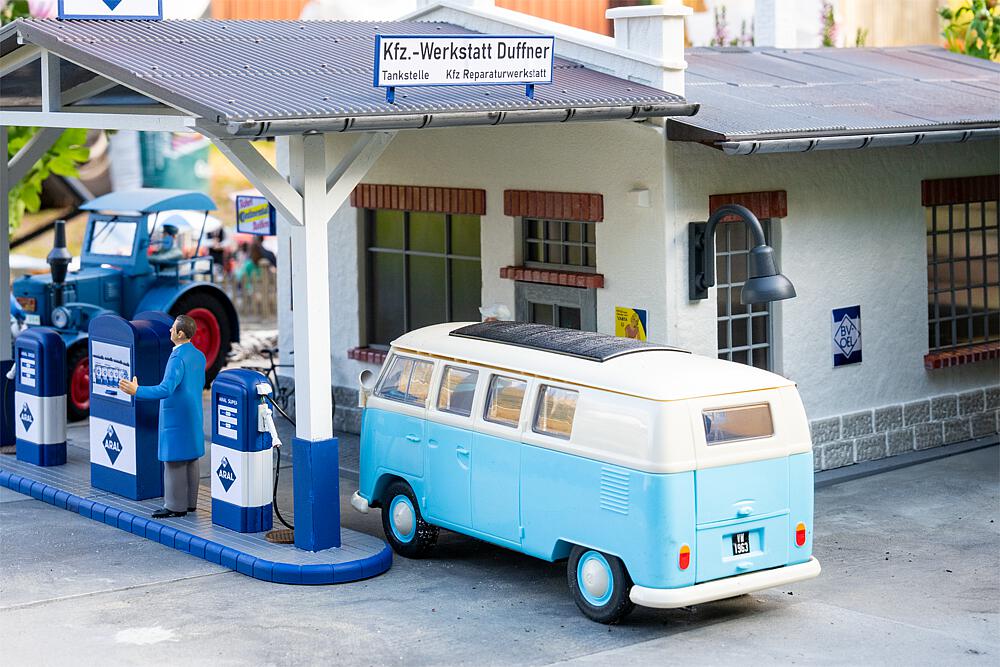 Tankstelle mit Werkstatt