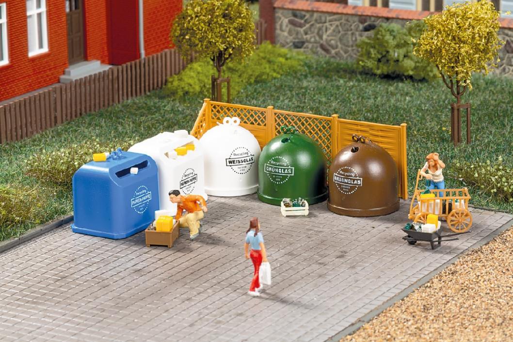 Recycling-Container mit Zubehör