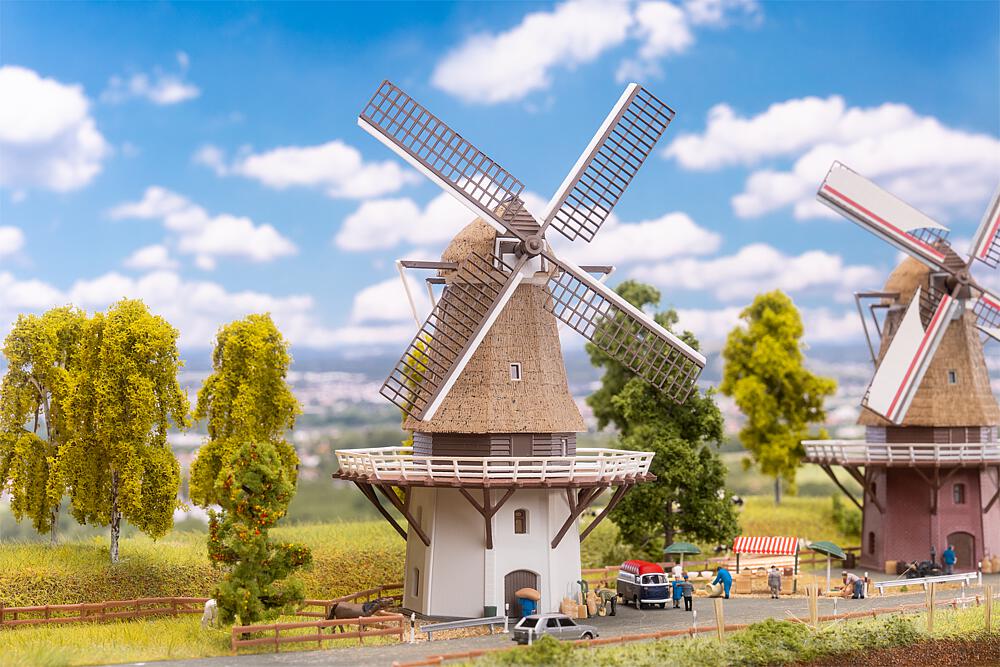 Windmühle mit Putzsockel