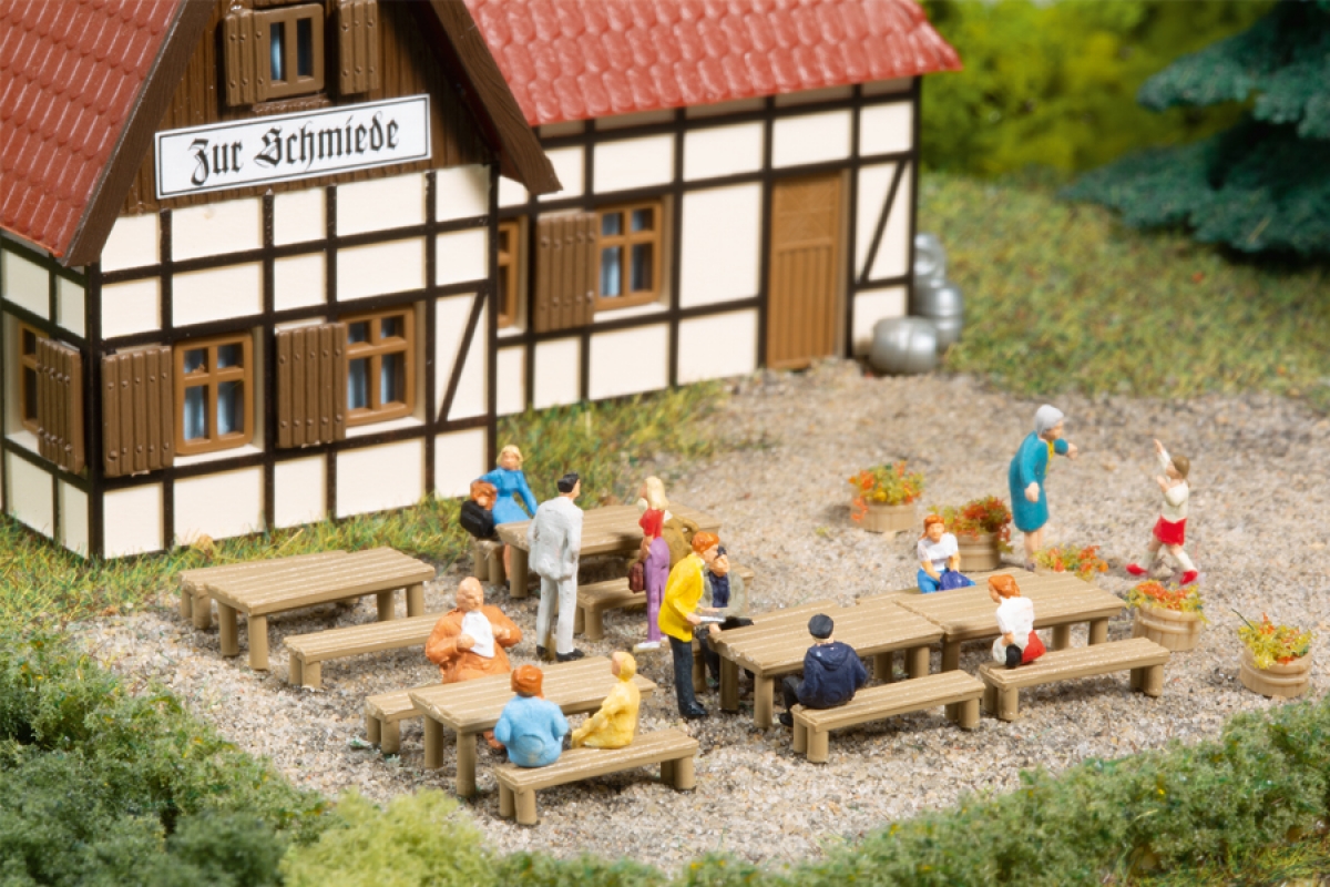 N-Bänke, Tische