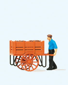 Arbeiter mit Handwagen, Fässe