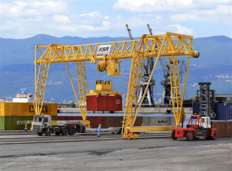 H0-DEMAG Containerkran