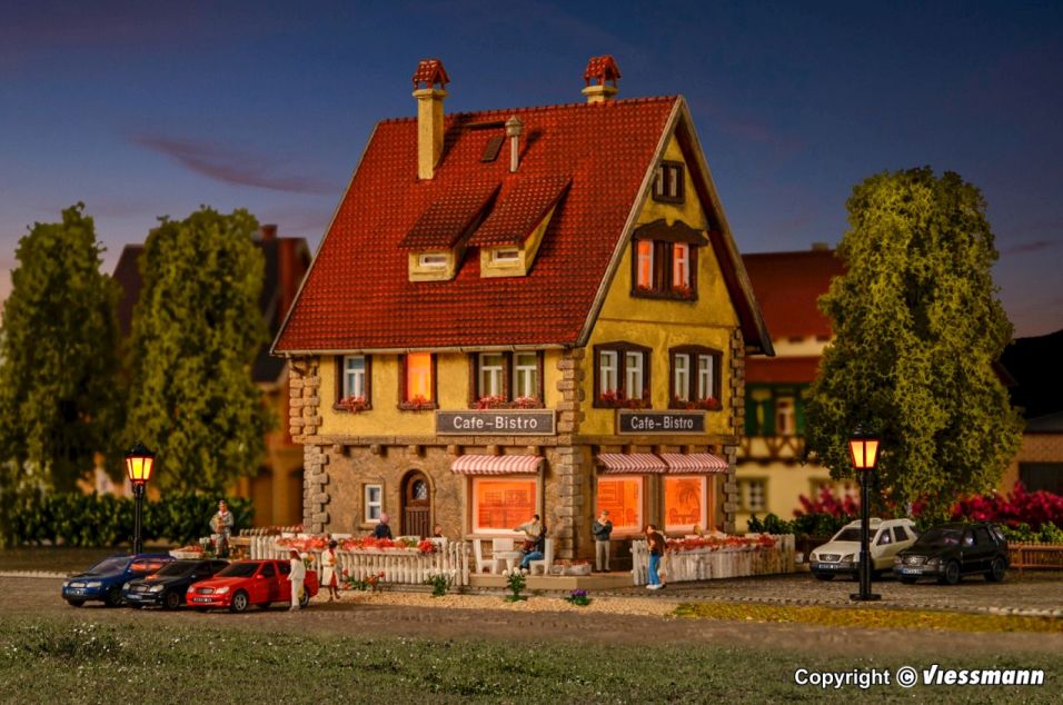 N-Café-Bistro mit Beleuchtung