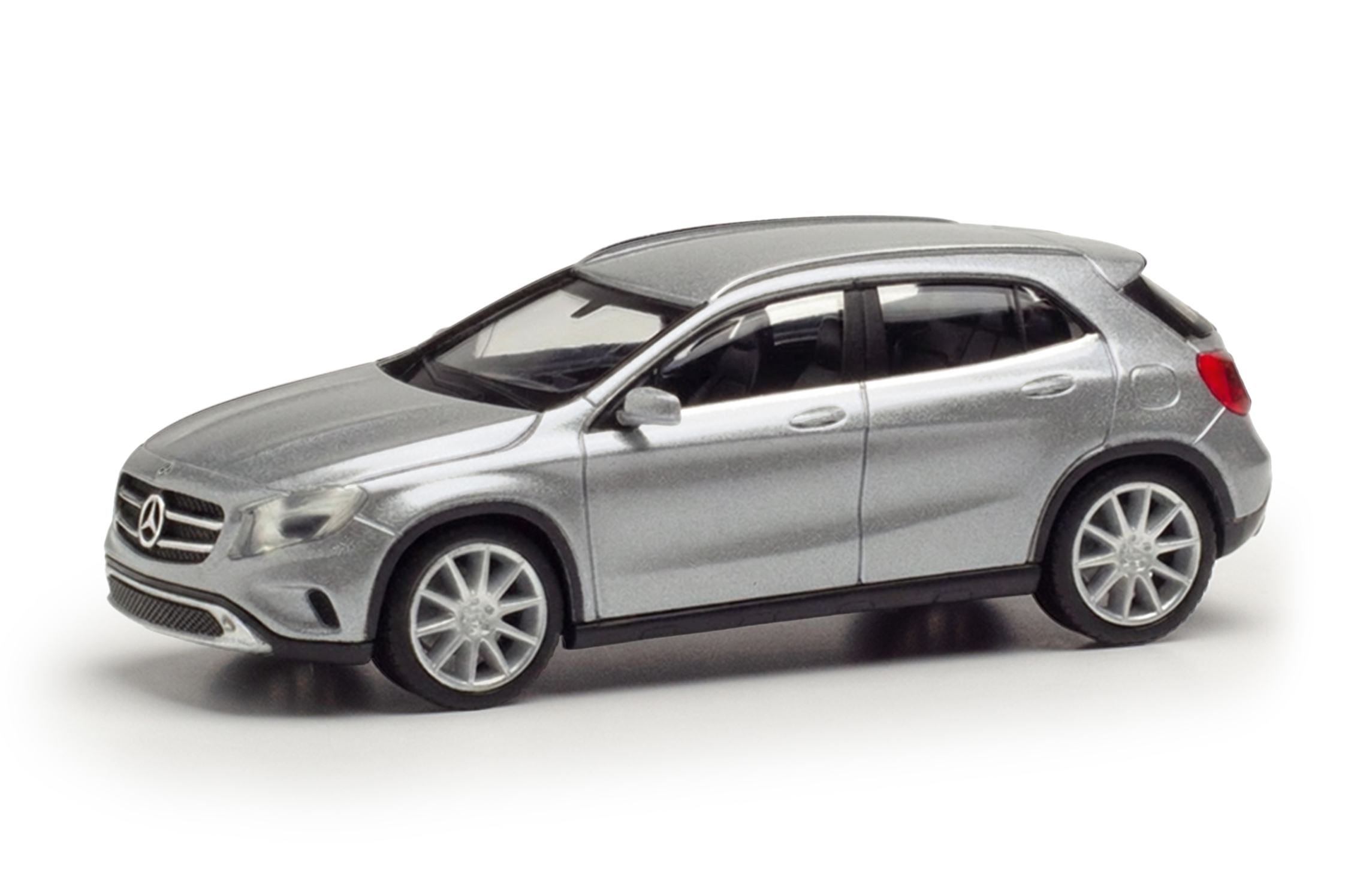 Mercedes-Benz GLA iridiumsilber