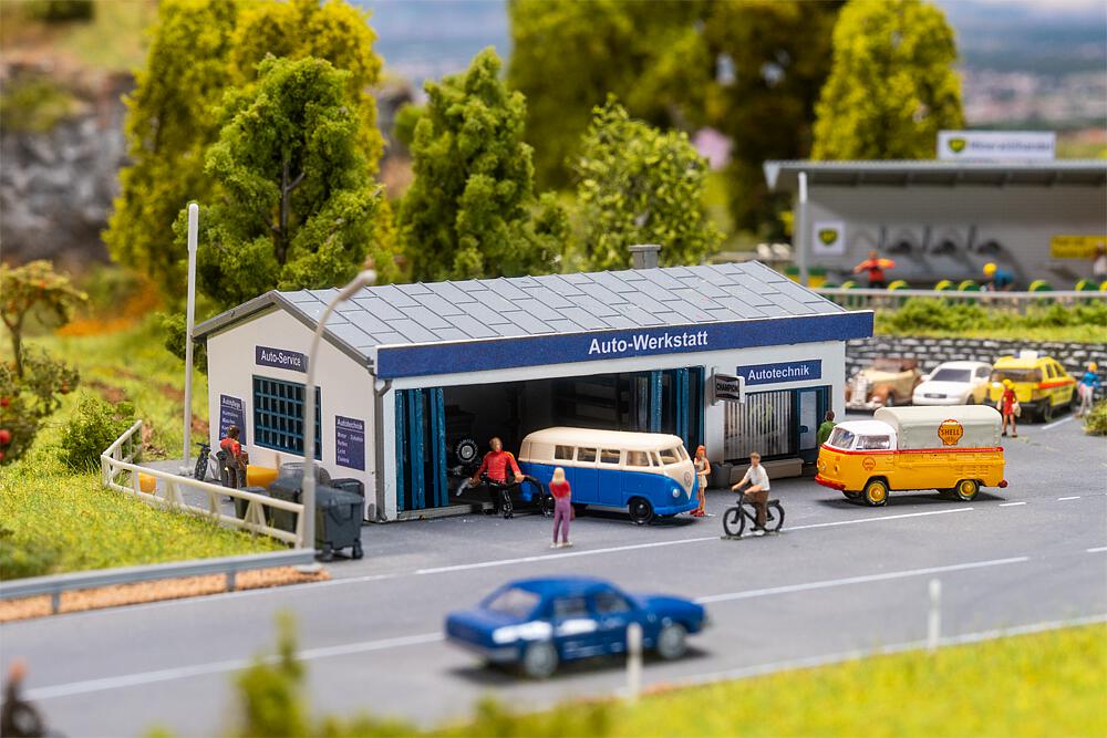 Autowerkstatt mit Zubehör
