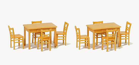 2 Tische, 8 Stühle. holzfarben