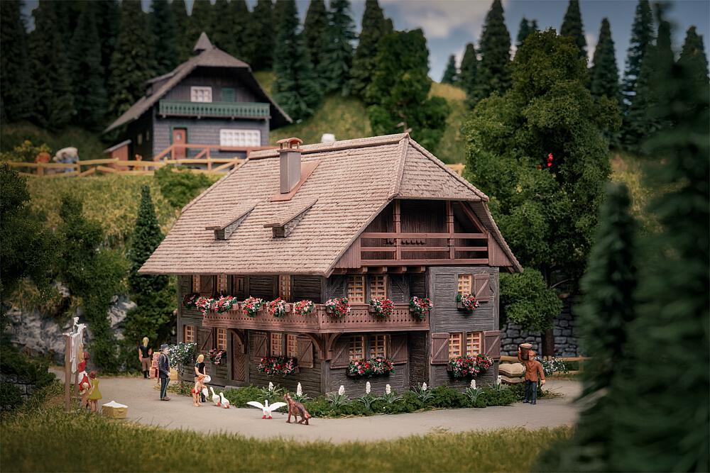 Jubiläumsmodell Uhrenmacherhaus m. Figur