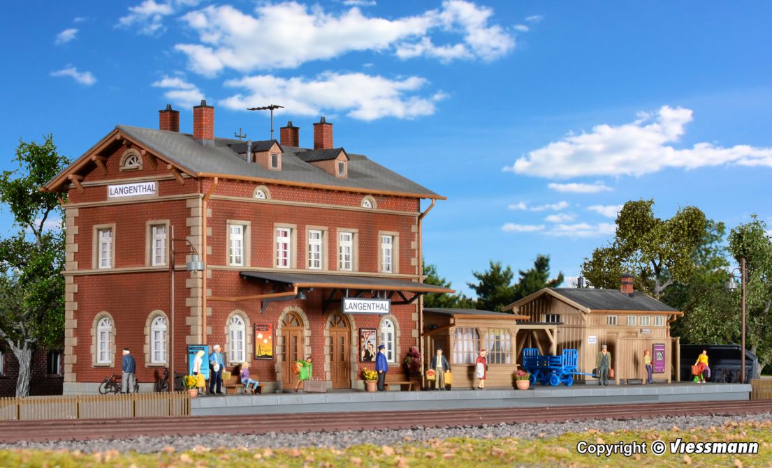 H0-Bahnhof Langenthal mit Nebengebäuden