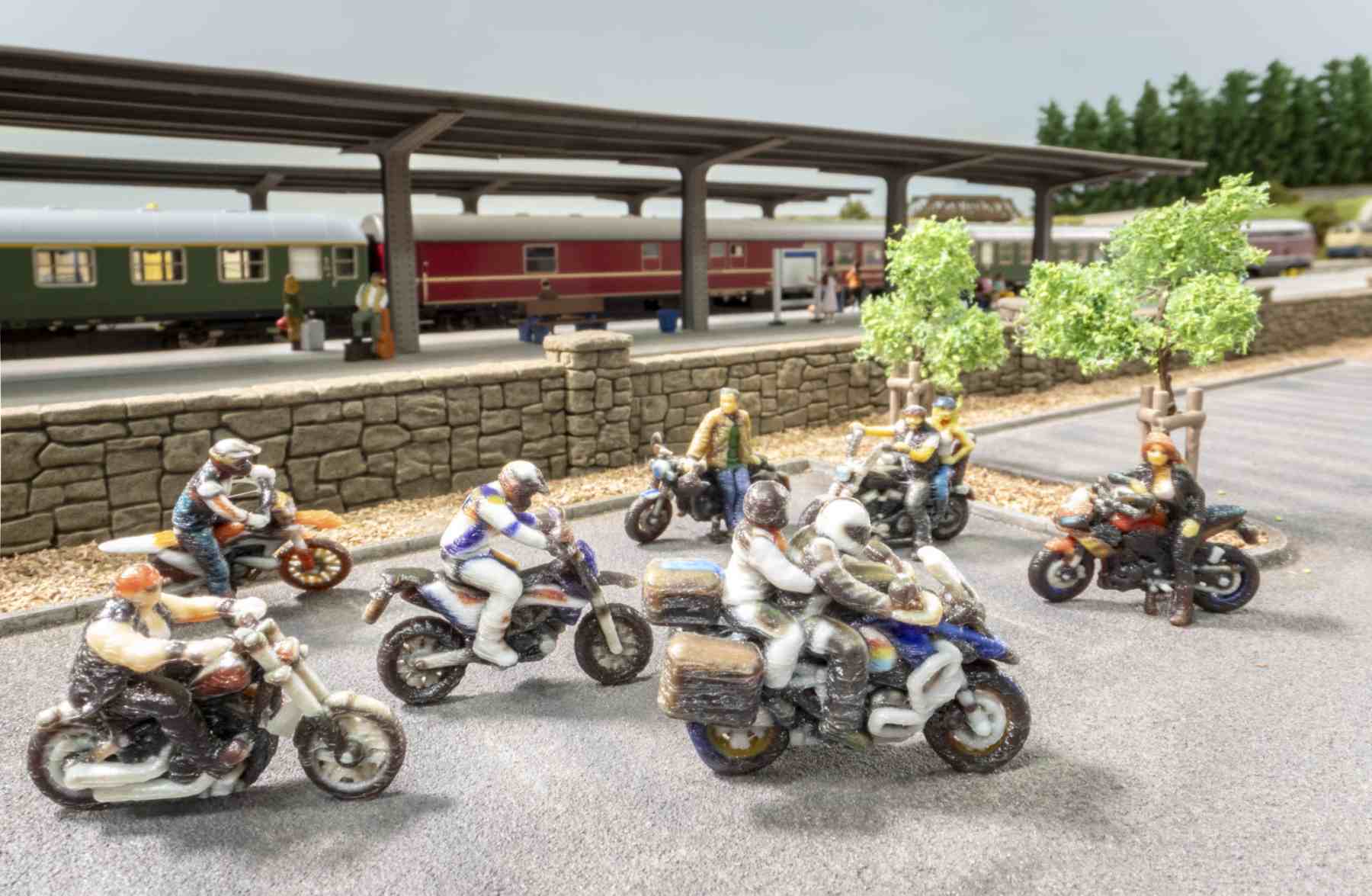 Tourenmotorrad mit Sozia und Fahrer