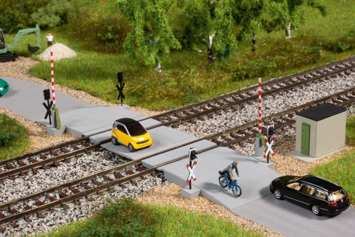 N-Bahnübergang - Halbschranke