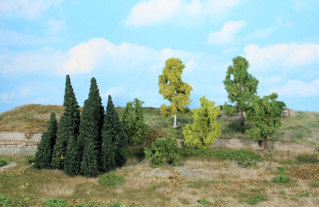 Miniwald-Set, 16 Bäume, Büsche & Tannen