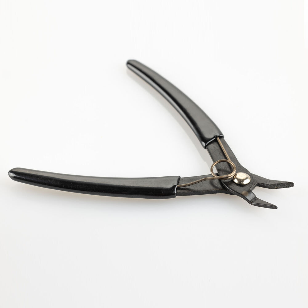 Side cutter for sprues and pl