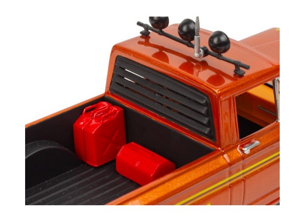 1:24-Jeep J-10 pickup with camper