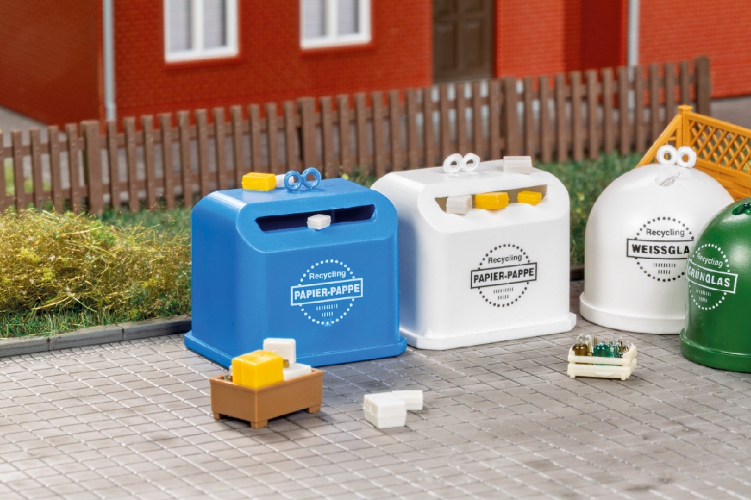 Recycling-Container mit Zubehör