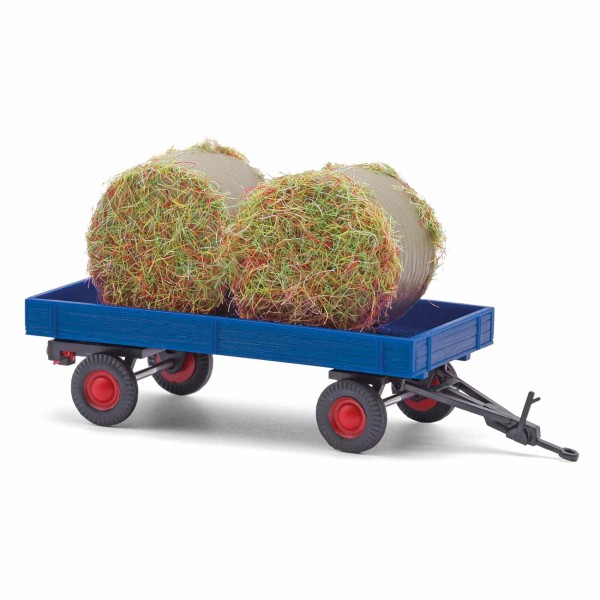 Anhänger mit Heuballen