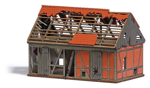 H0-Verfallene Stallung
