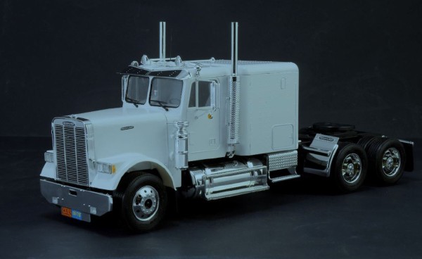 1:24 Freightliner FLD 120 (Classic)