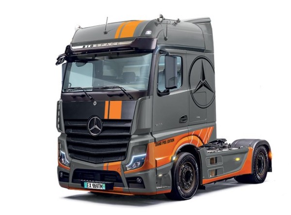 1:24 MB Actros MP4 Big Space