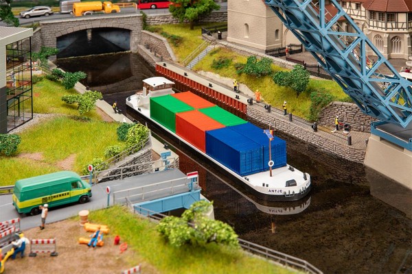 H0-Flussfrachter mit Containern
