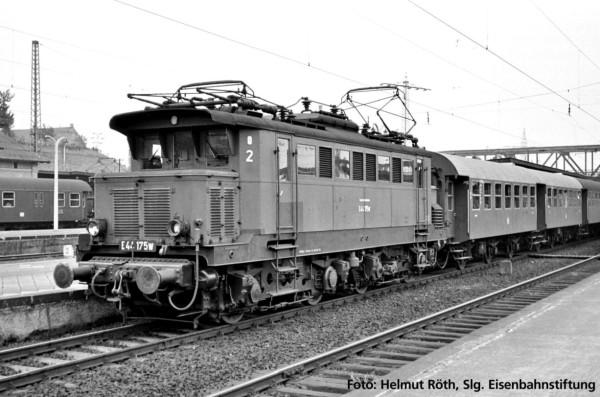 DC-E-Lok BR E44 W DB Ep.III + DSS PluX22