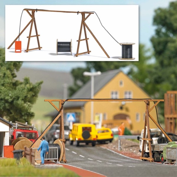 H0-Kabelbrücke mit Baustromverteiler