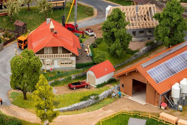 H0-Bauernhaus mit Stallung und Garage