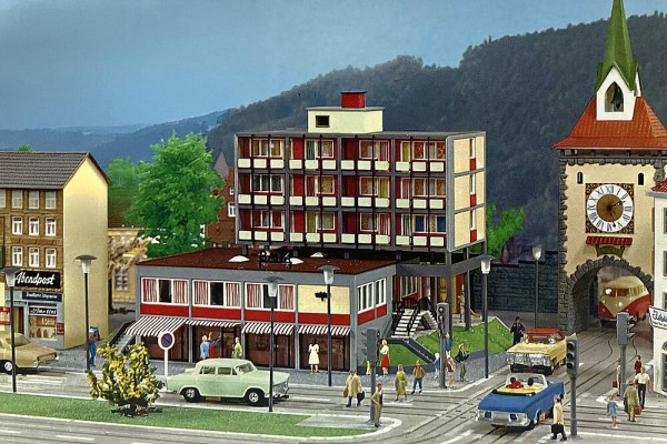 B-928 Modernes Bankgebäude