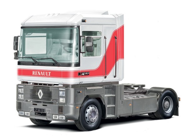 1:24 RENAULT AE500 Magnum