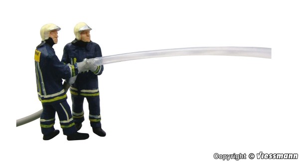 H0-Feuerwehrmänner beim Löschangriff