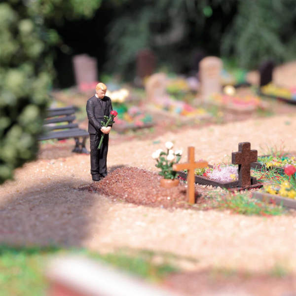 Action-Set: Besuch am Grab