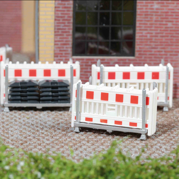 Transportgestelle mit Schrankenzäunen