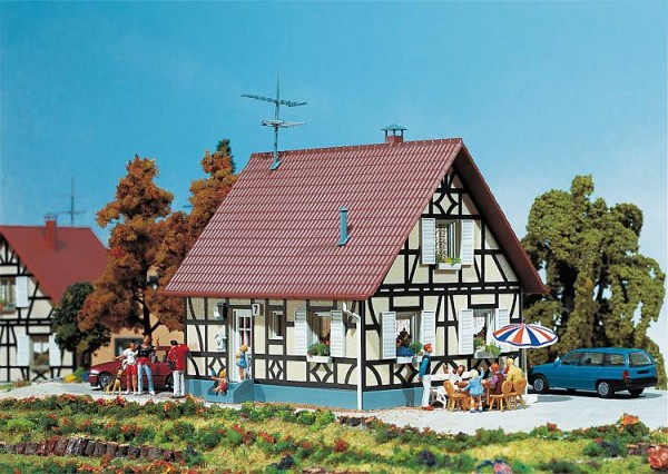 H0-Einfamilienhaus mit Fachwerk