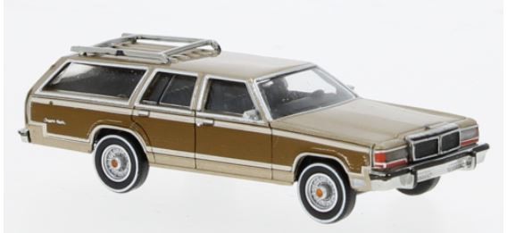 Ford LTD Country Squire Woody in gold