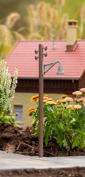 Holzmast mit Auslegerleuchte, 2 Stück