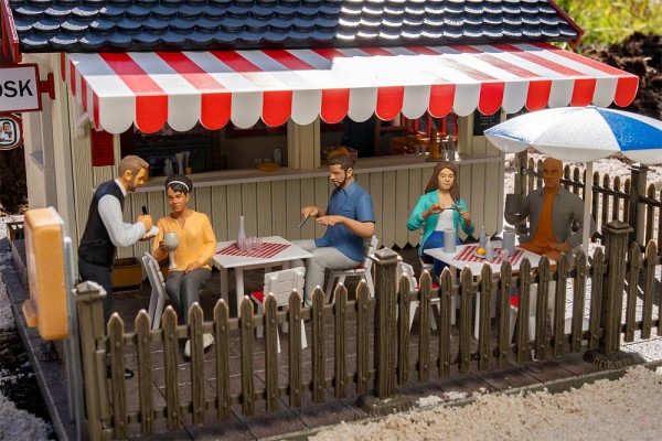 Sitzende Restaurantgäste, modern