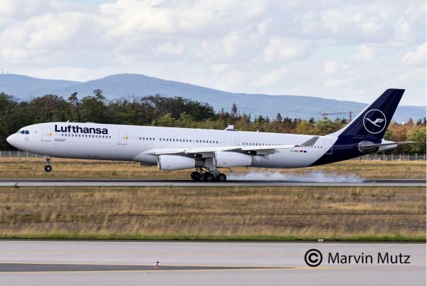 1:144-A340-300 Lufthansa New Live