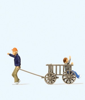 Kinder mit Bollerwagen