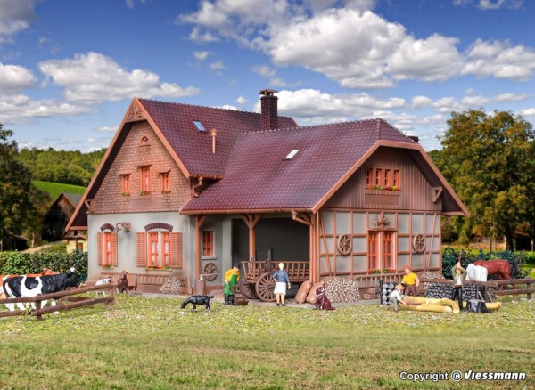 H0-Bauernhaus mit Remise