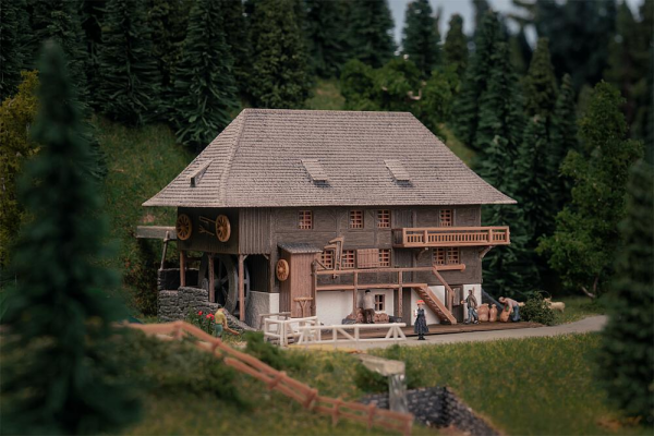 Jubiläumsmodell Öhlermühle mit Figur
