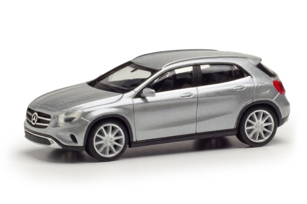 Mercedes-Benz GLA iridiumsilber