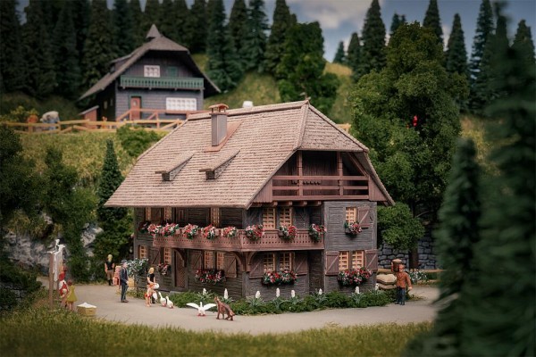 Jubiläumsmodell Uhrenmacherhaus m. Figur